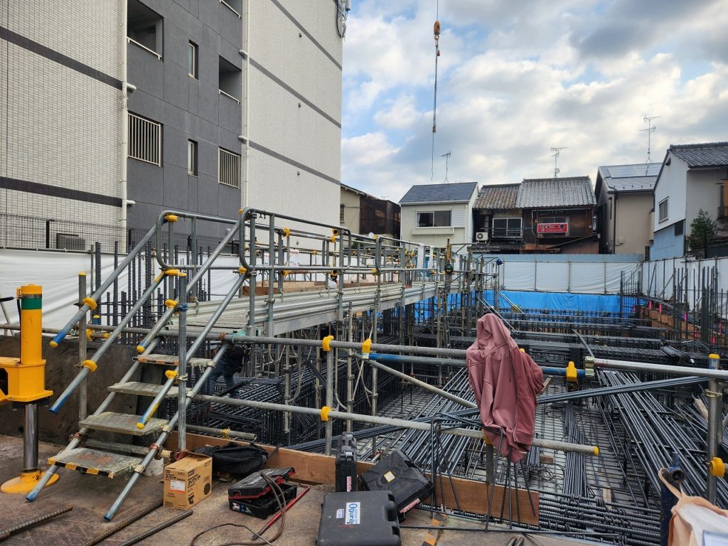 大宮七条で基礎入れ!