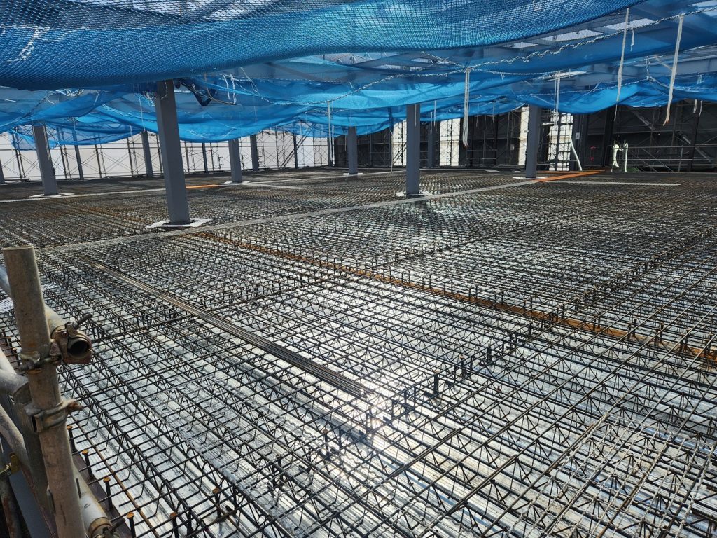 デッキスラブが続きます♪