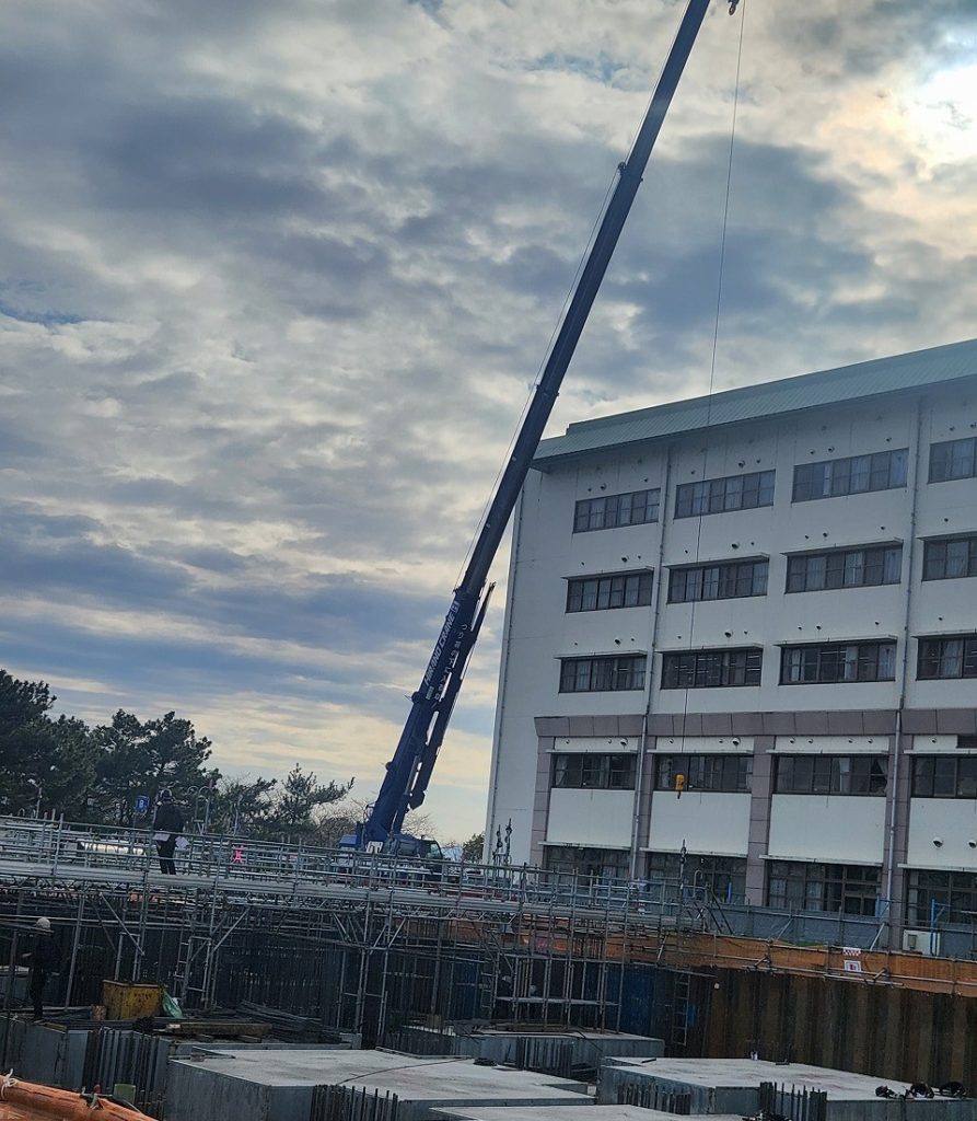 自衛隊駐屯地の現場 １工区配筋中💦