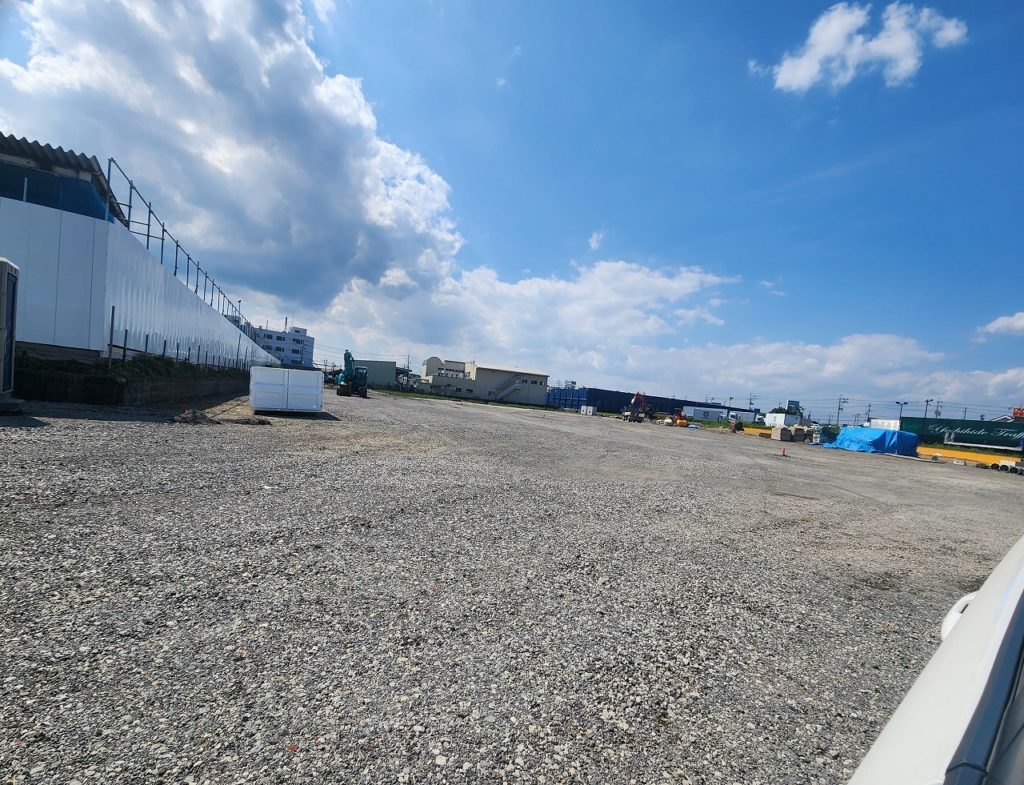 本工事前の 擁壁工事着手です🐝